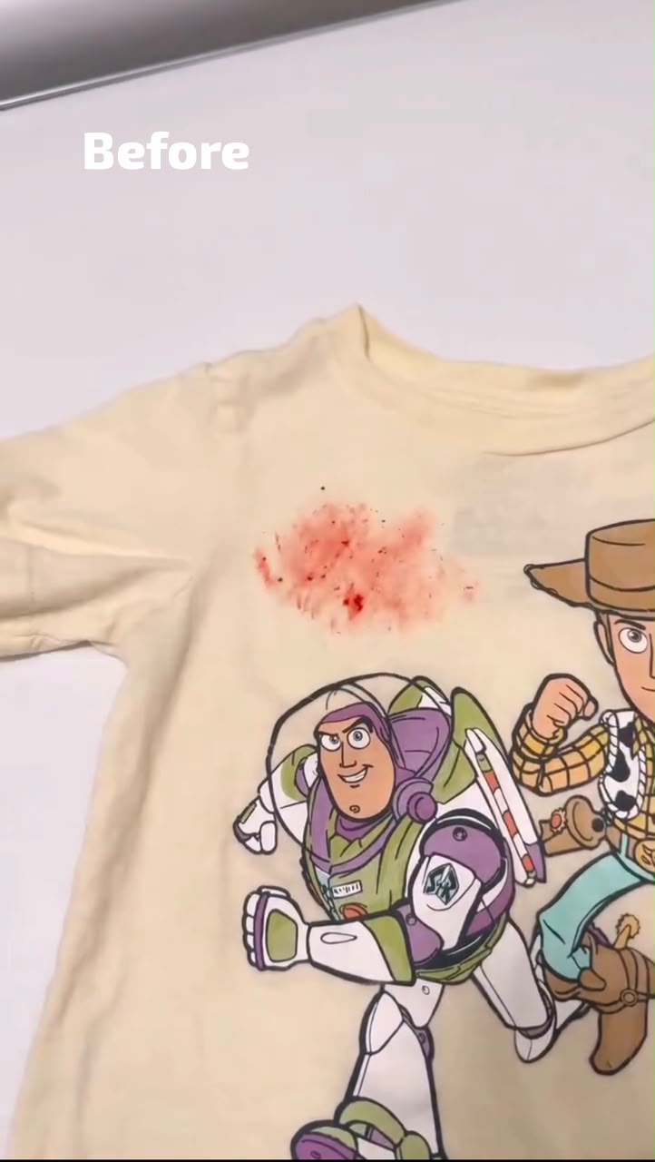 Kids shirt with a fresh stain, before Cleanza